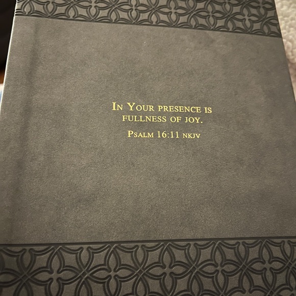 Jesus is Calling Enjoying Peace in His Presence note taking edition Sarah Young - Picture 2 of 4